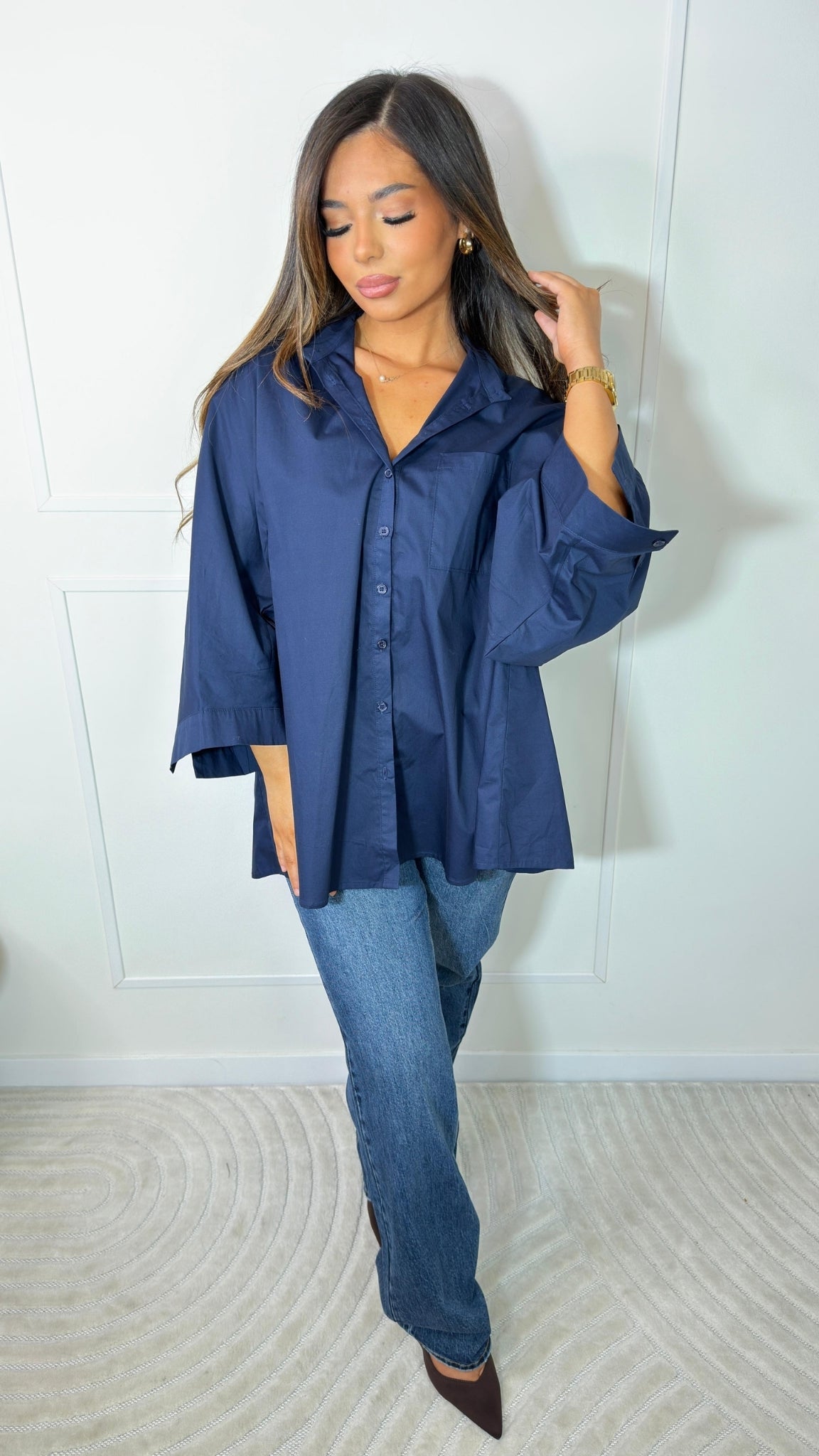 Flowy shirt with wide sleeves