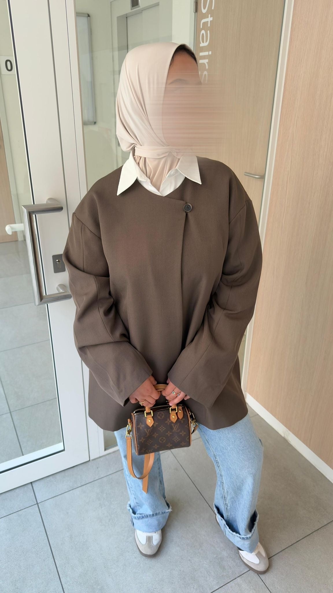 Clean, oversized jacket with a round neck