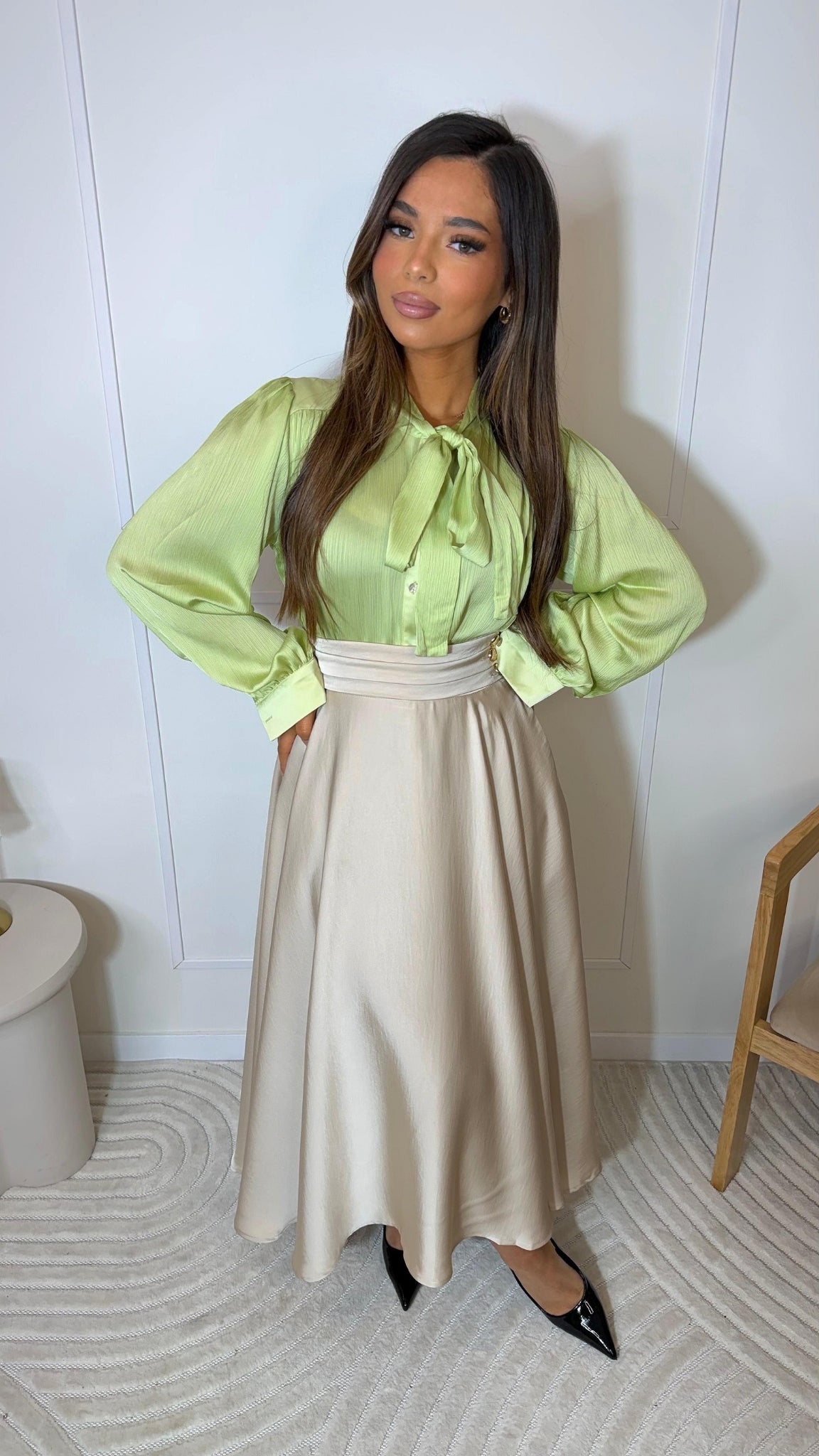 Flowy shirt with a knot