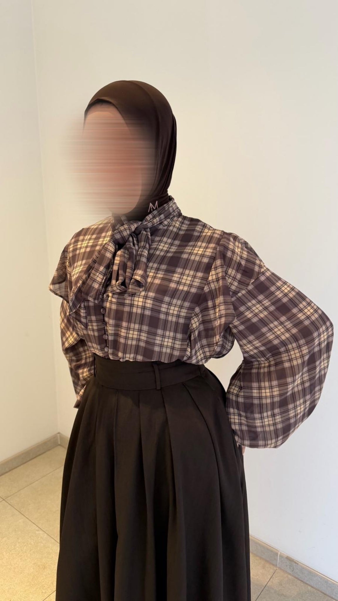 Chemise à carreaux col lavallière