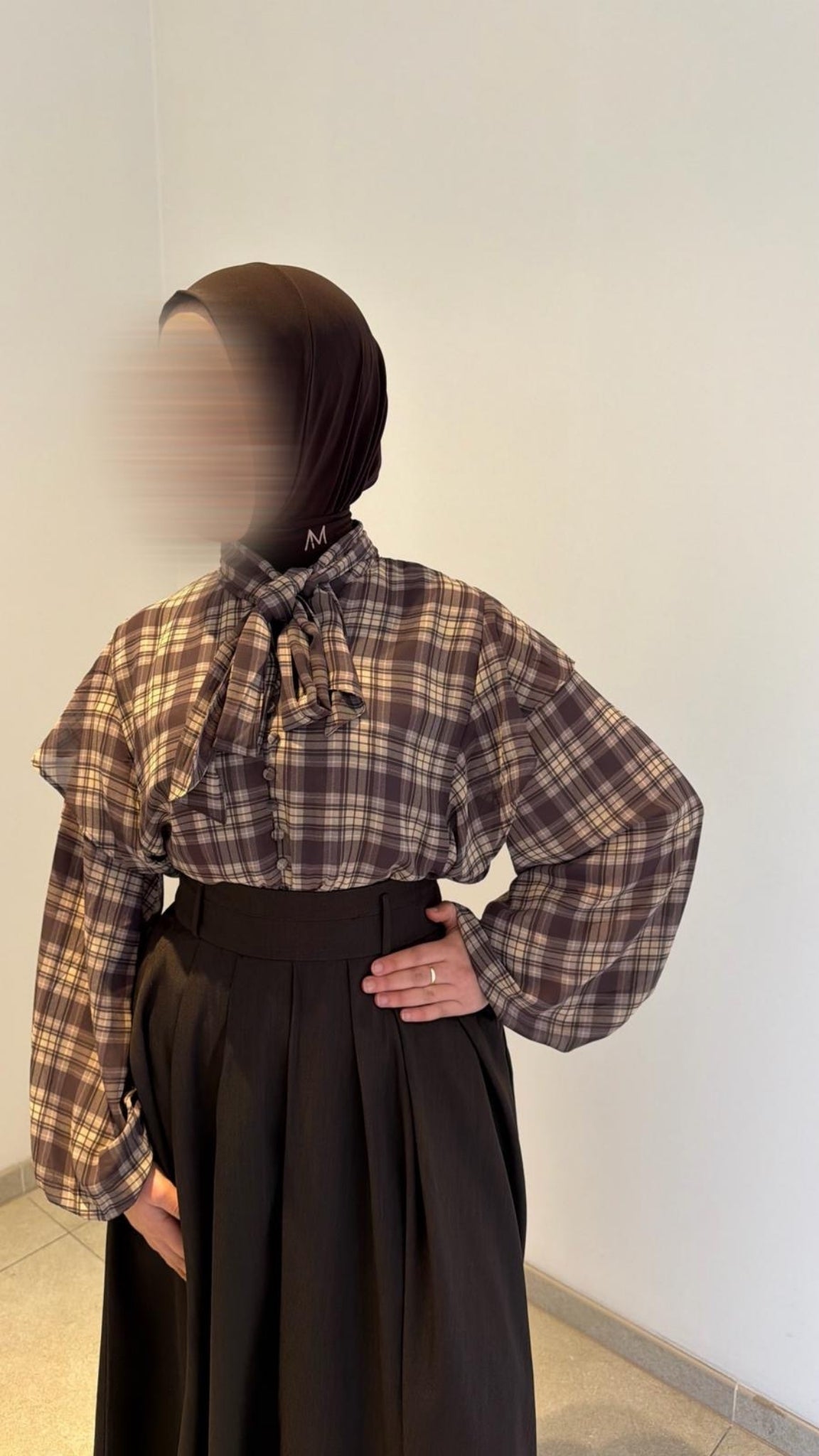 Chemise à carreaux col lavallière