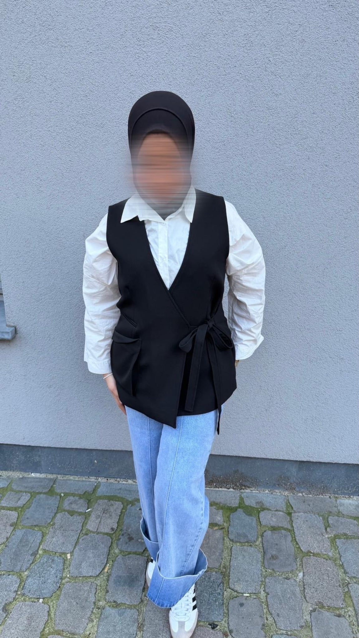 Sleeveless Tie Blazer