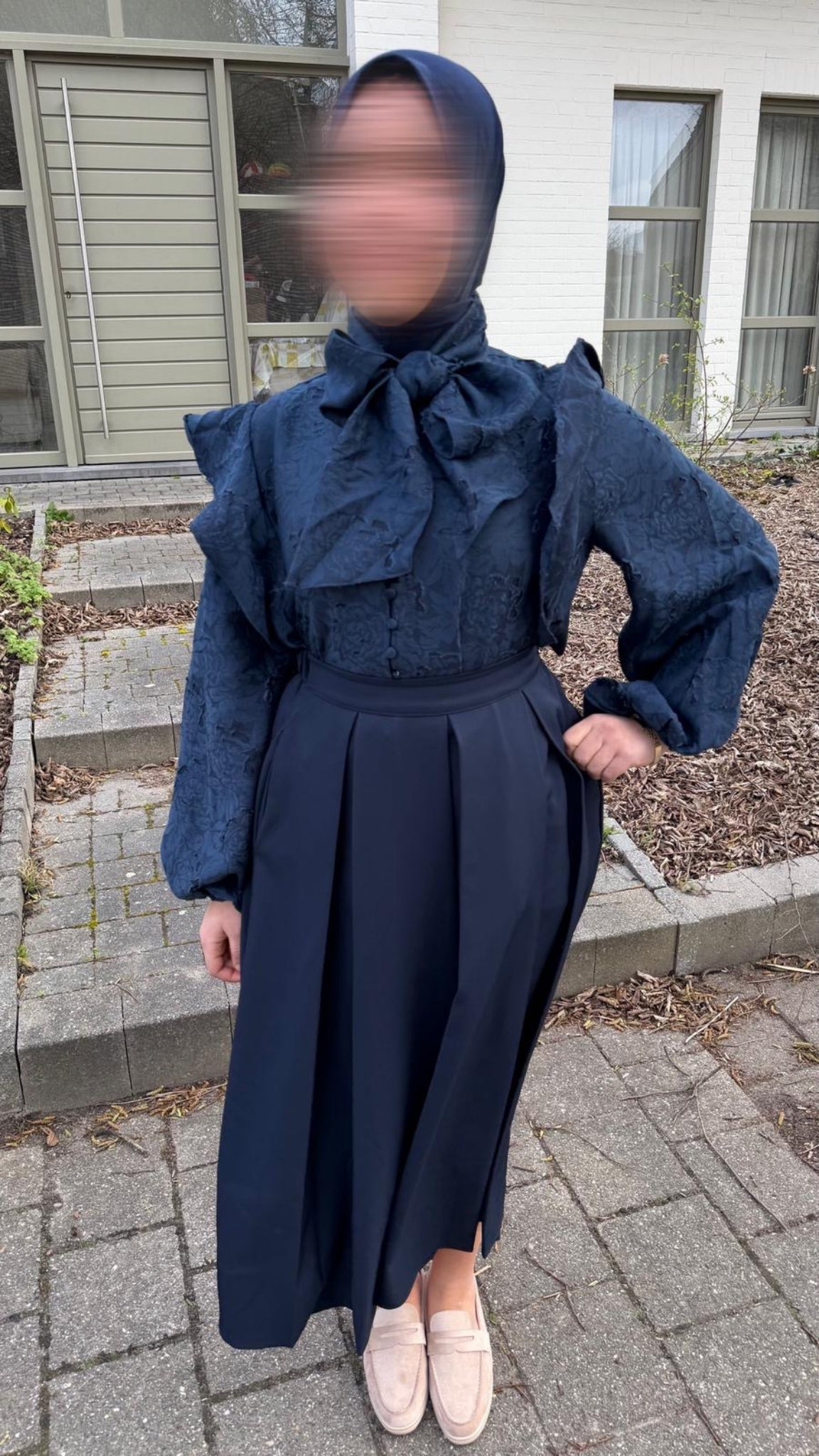 Blouse broderie manches bouffantes col nœud