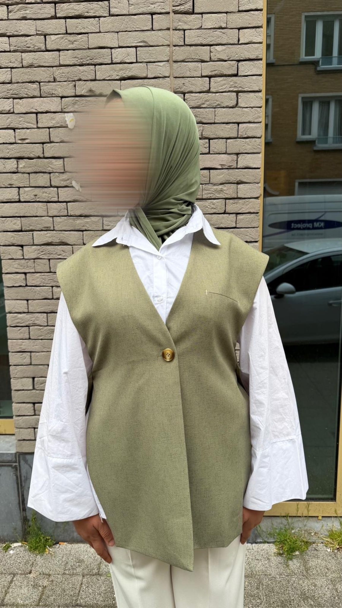 Fitted sleeveless linen-look blazer