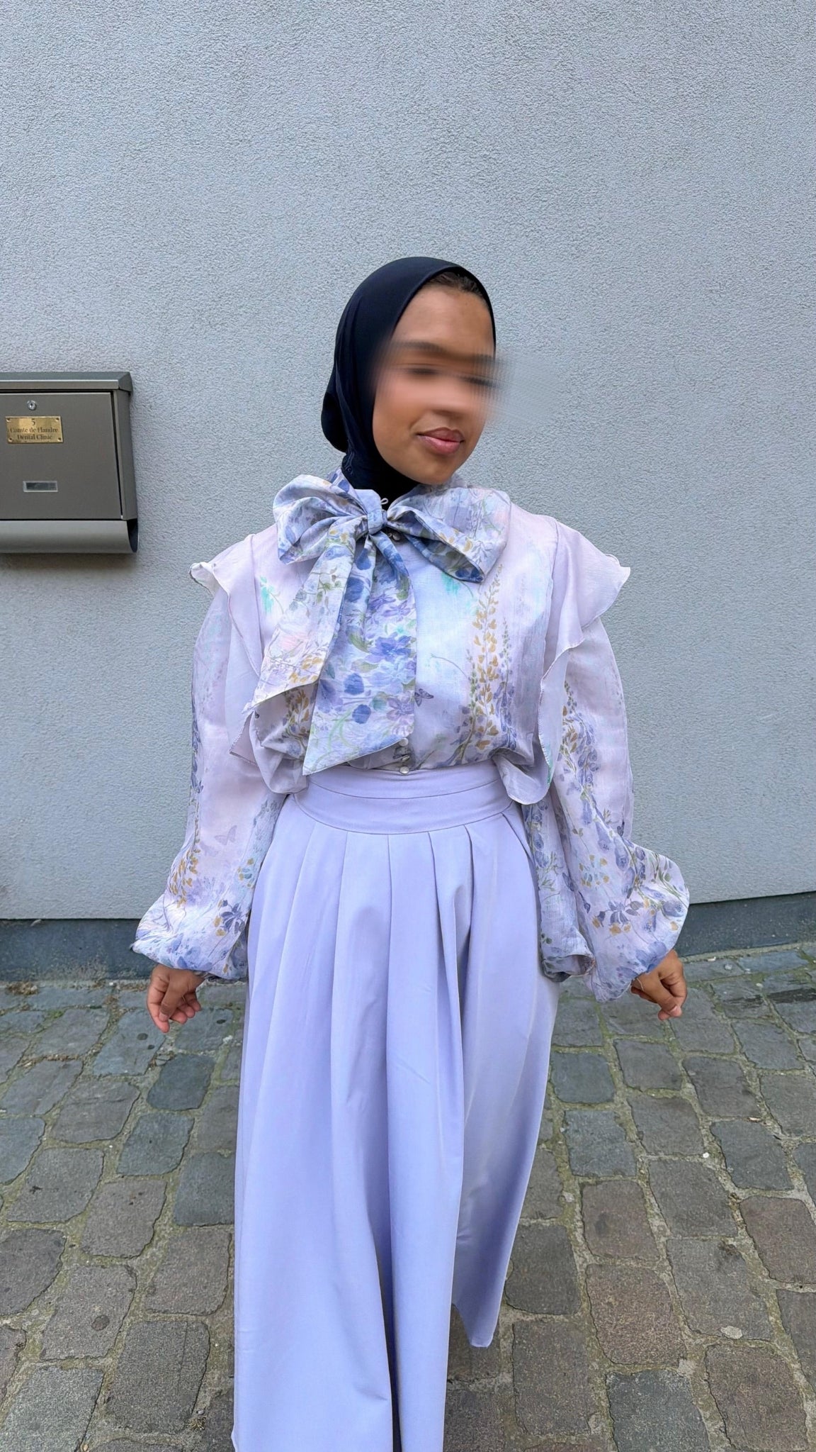 Blouse fluide à col lavallière fleuri