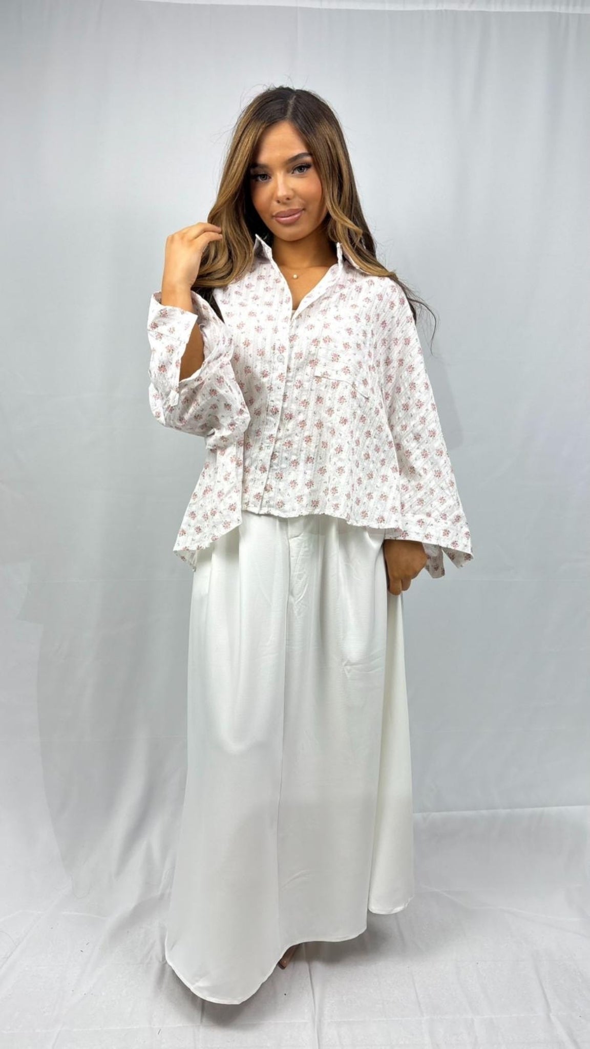 Blouse fleurie coupe asymétrique évasée