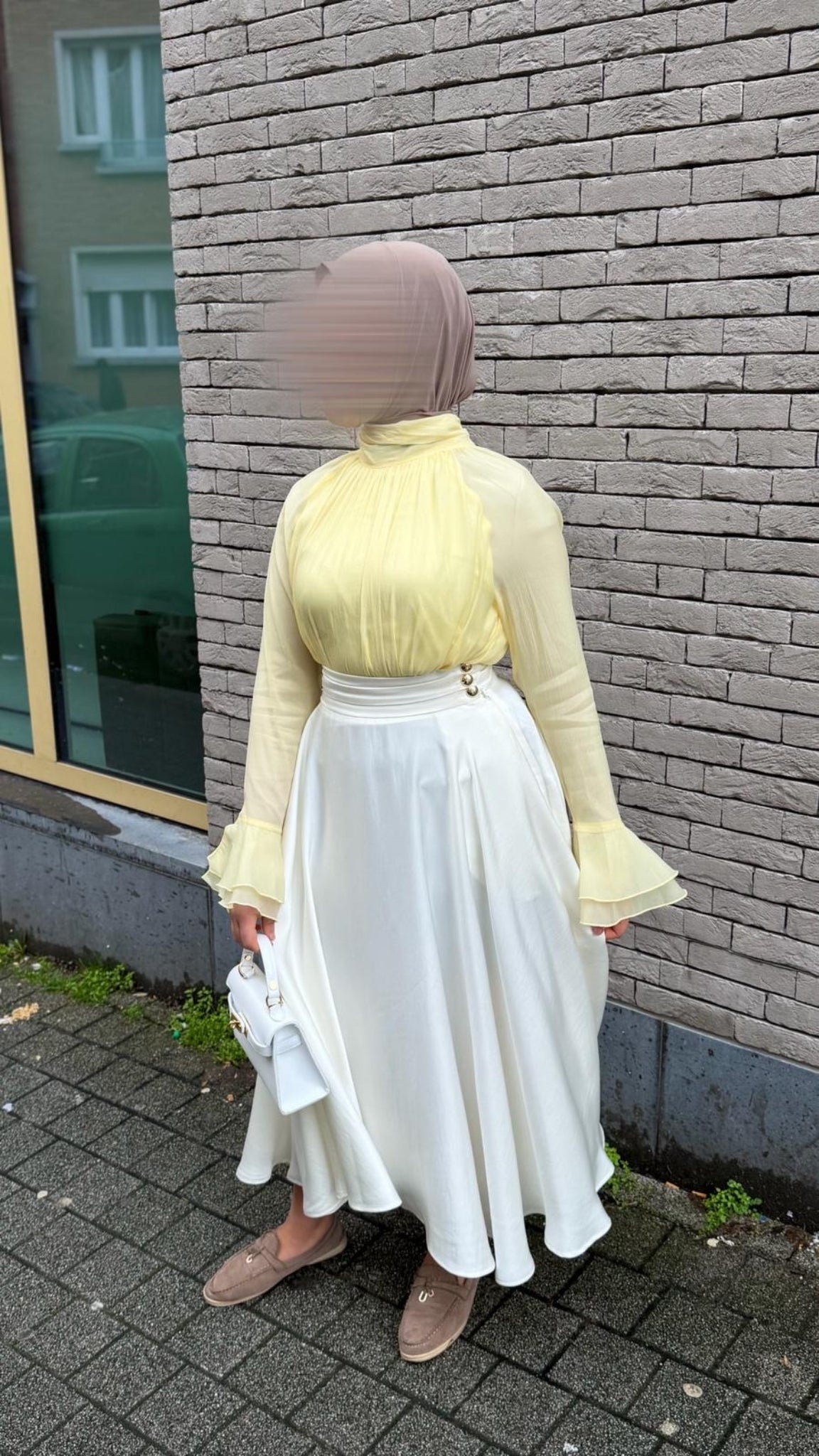 Elegant shirt with flared sleeves