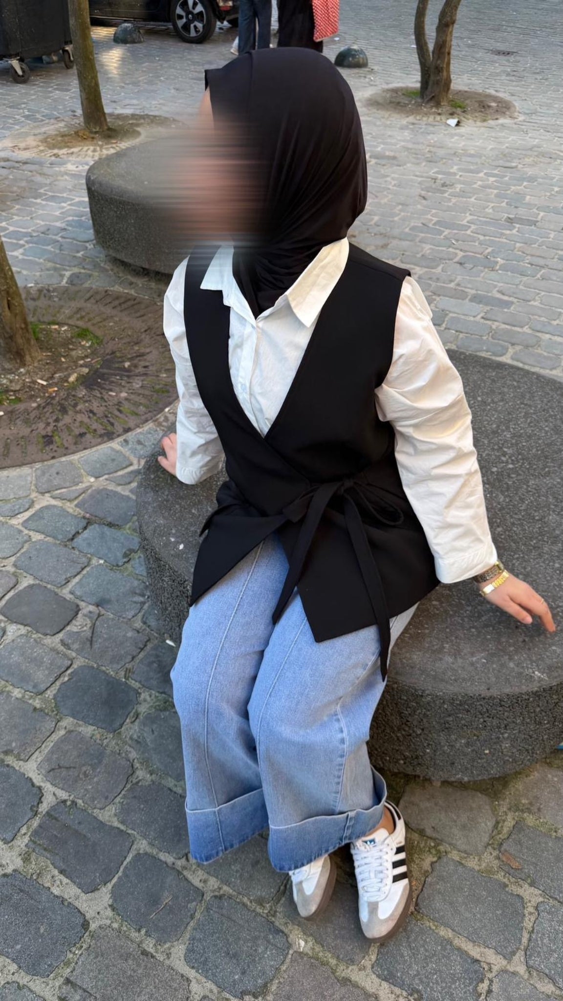 Sleeveless Tie Blazer