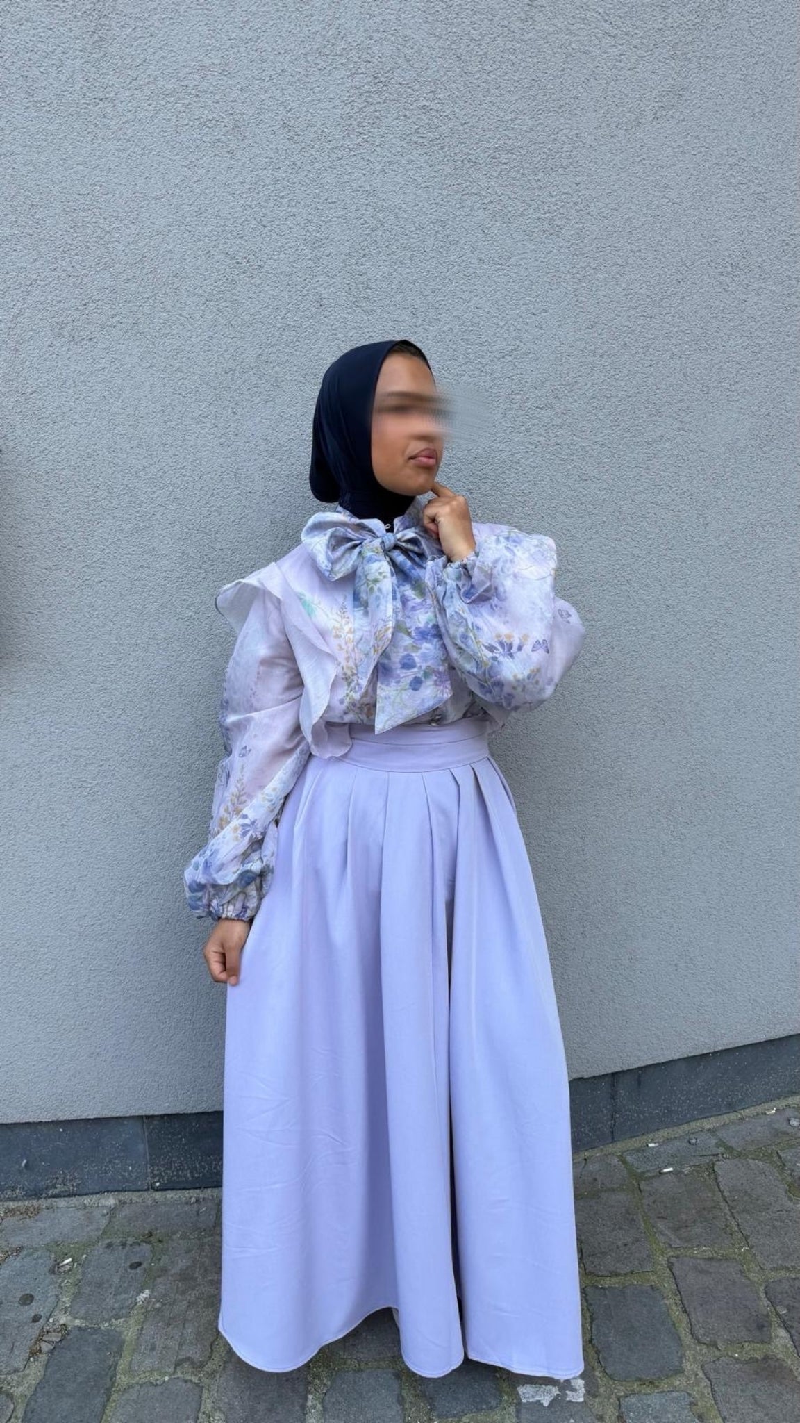 Blouse fluide à col lavallière fleuri